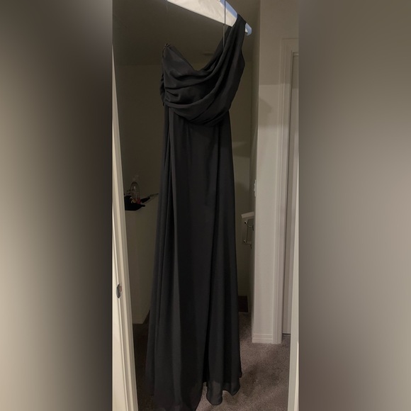 Elegant Black One-Shoulder Dress - Picture 5 of 5